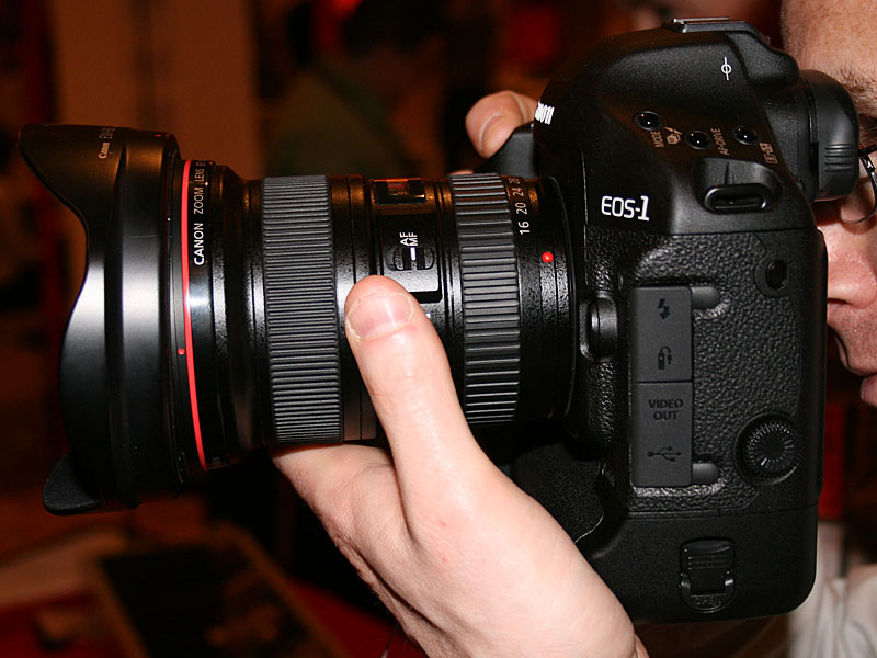 Illustration for article titled PMA 07: Canon EOS-1D Mark III Hands-On